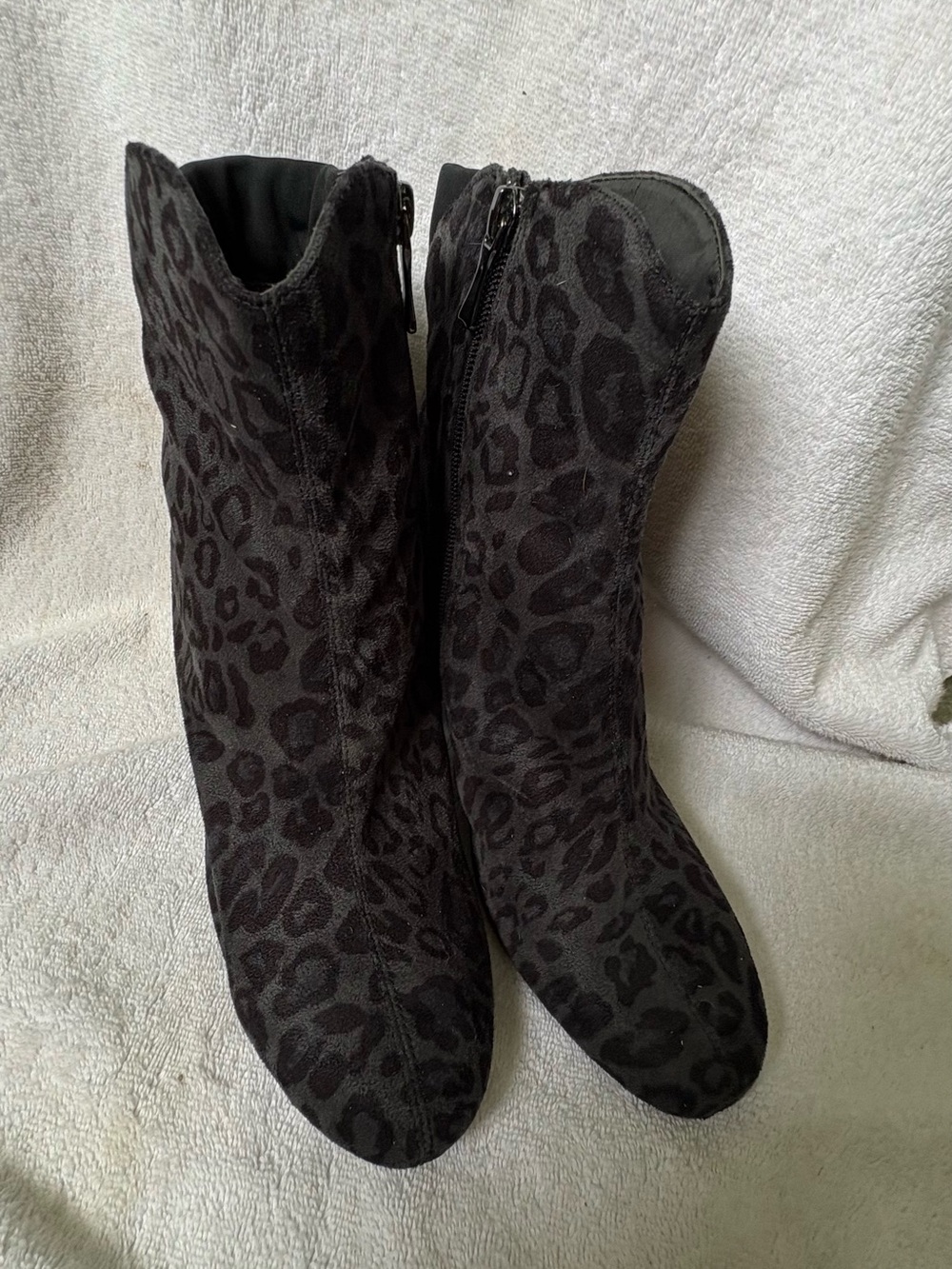New York Transit Women’s 9M Cheetah Print Ankle boots
